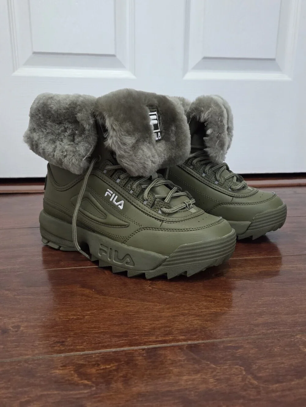 Fila Disruptor Shearling-lined Winter Boot in Olive Green Girls Size 4.5